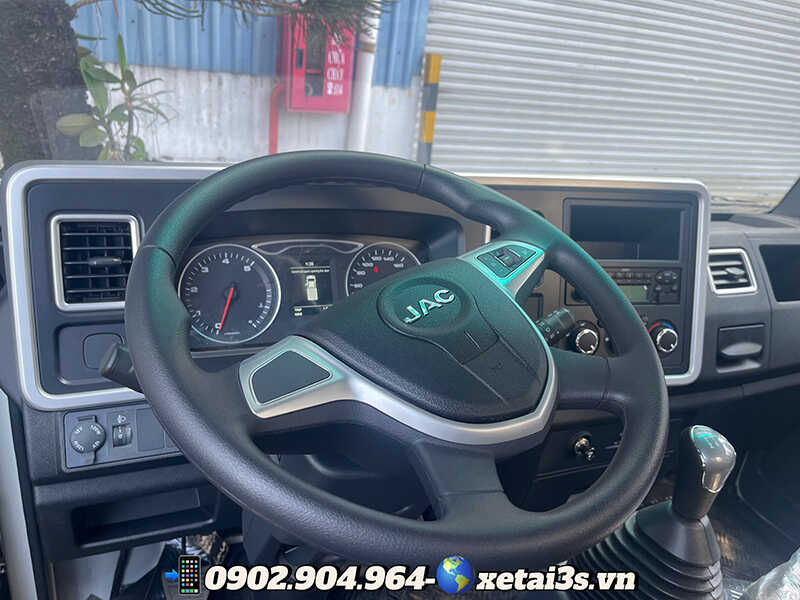 Nội thất jac 2.5 tấn